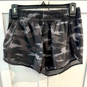 Athleta‎ Mesh Racer Run Short 4”